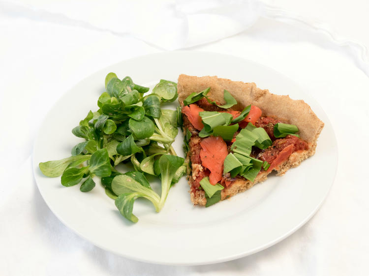 Dinkel Bärlauch Räucherlachs Pizza - einfach - 125 kcal/100g
