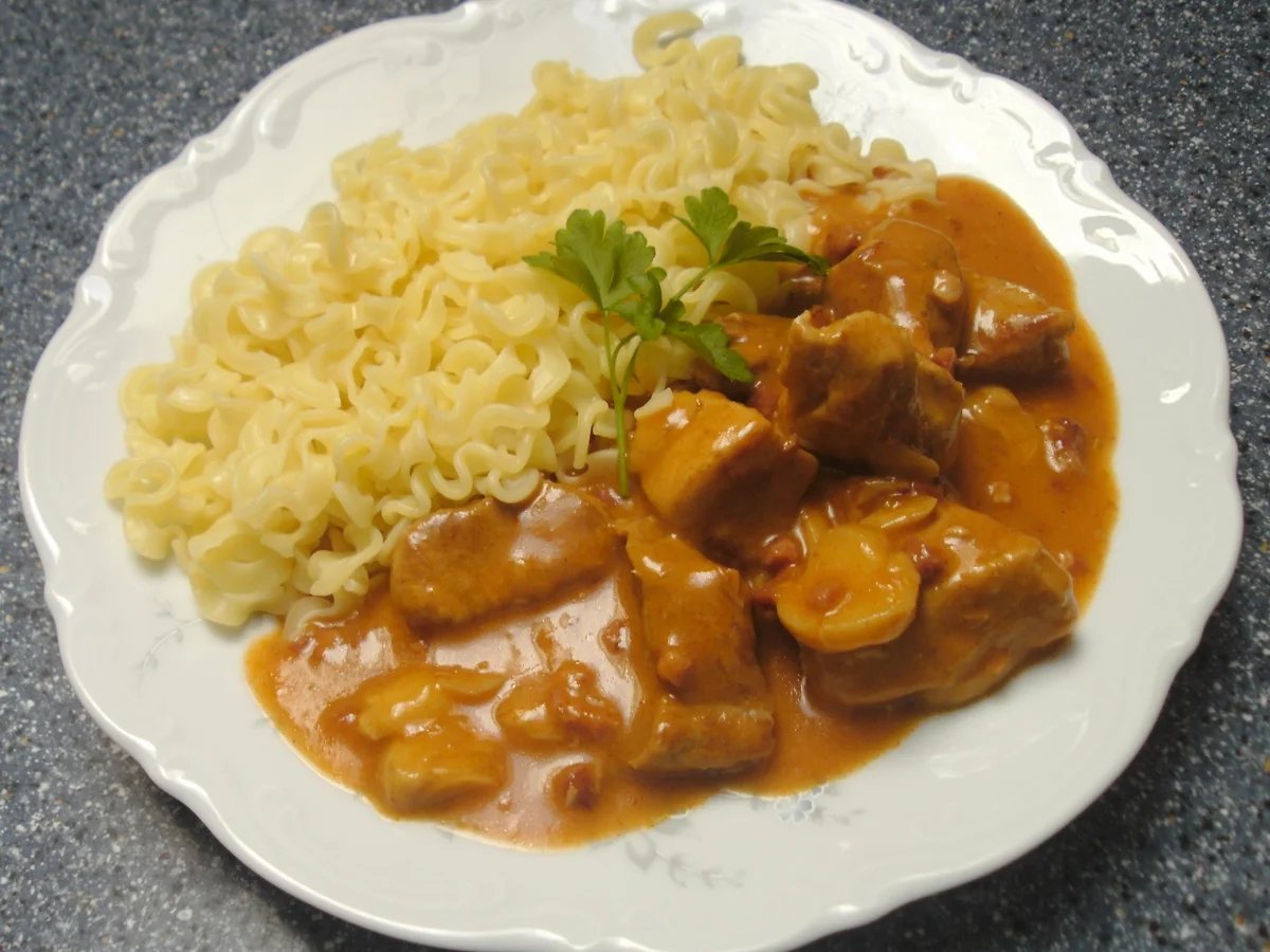 Gulasch Jäger -Art - Rezept