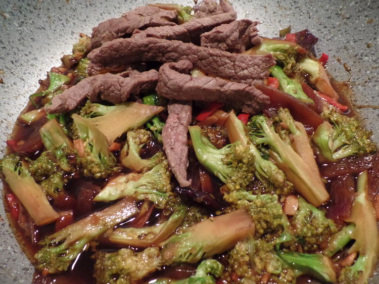 Chinapfanne mit Rind und Brokkoli - einfach - von Sheeva1960