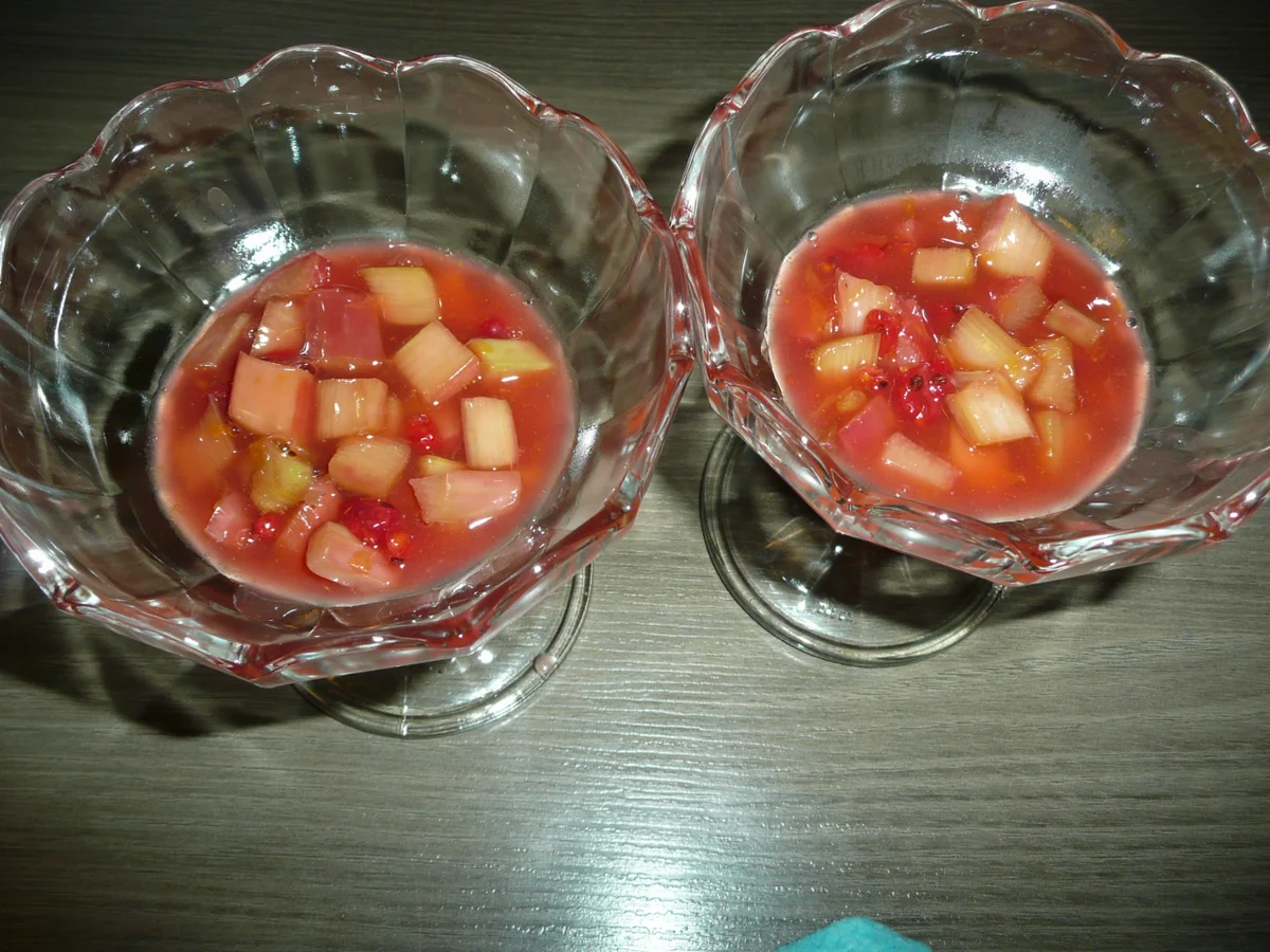 Rezept: Muffins auf Streusel + mit Rhabarber - Johannisbeere und Baiser. Bild Nr. 7 Muffins auf Streusel + mit Rhabarber - Johannisbeere und Baiser. - Rezept - Bild Nr. 7