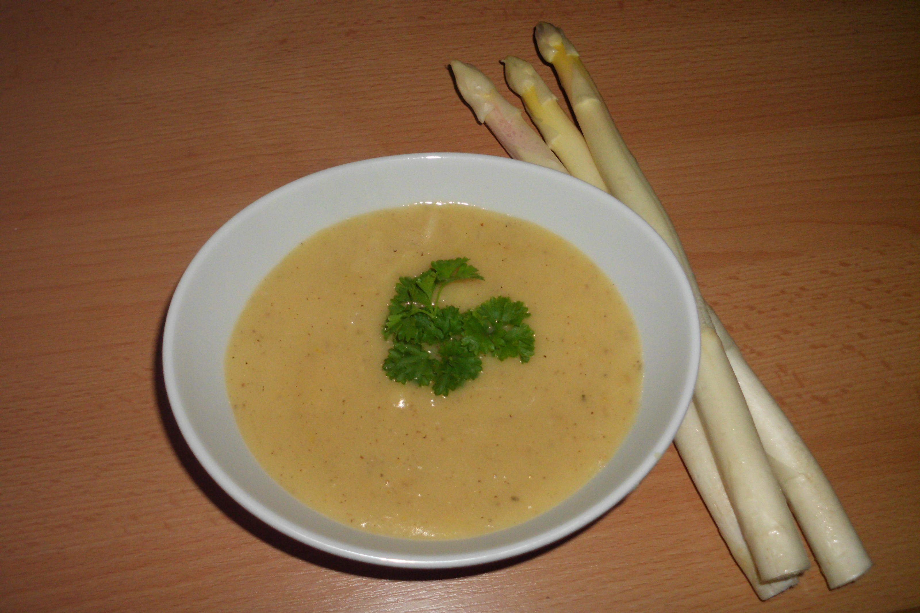 Bilder für Spargelsuppe von Spargelschalen - Rezept