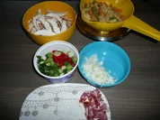 Fusilli Tricolore mit Champignons, Sahne, Paprika, Frühlingslauch. - Rezept