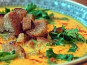 Karotten-Curry-Suppe mit Knoblauch-Zimt-Croutons - Rezept