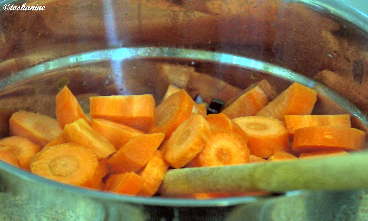 Karotten-Curry-Suppe mit Knoblauch-Zimt-Croutons - Rezept - Bild Nr. 8