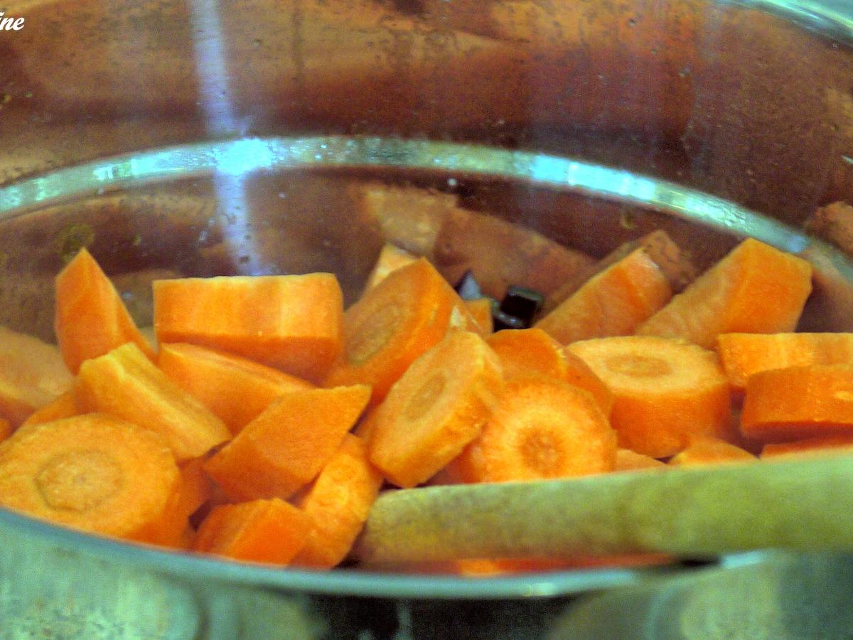 Karotten-Curry-Suppe mit Knoblauch-Zimt-Croutons - Rezept - kochbar.de
