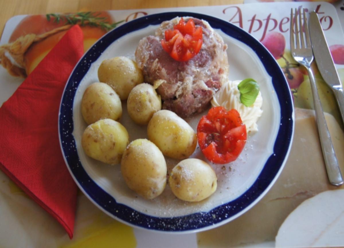 Eisbein in Aspik mit Frühkartoffeln - Rezept