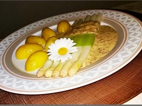 Rezept: Spargel mit Sauce Dijonnaise und Pellkartoffeln Bild Nr. 3 Spargel mit Sauce Dijonnaise und Pellkartoffeln - Rezept - Bild Nr. 3