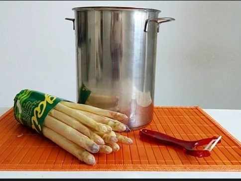 Rezept: Spargel mit Sauce Dijonnaise und Pellkartoffeln Bild Nr. 5 Spargel mit Sauce Dijonnaise und Pellkartoffeln - Rezept - Bild Nr. 5