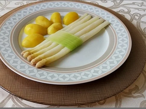 Rezept: Spargel mit Sauce Dijonnaise und Pellkartoffeln Bild Nr. 16 Spargel mit Sauce Dijonnaise und Pellkartoffeln - Rezept - Bild Nr. 16