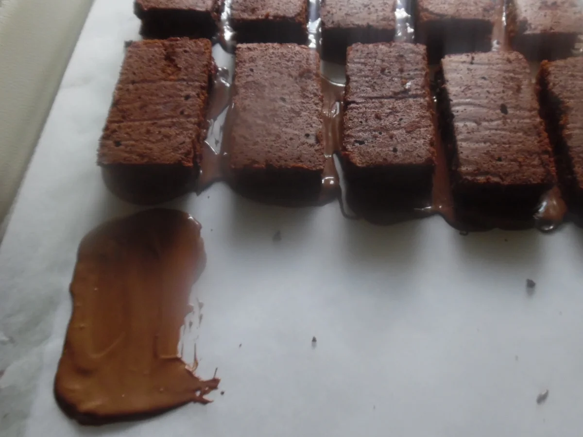 Rezept: "Tim Tam"-Schnitten Bild Nr. 3 "Tim Tam"-Schnitten - Rezept - Bild Nr. 3