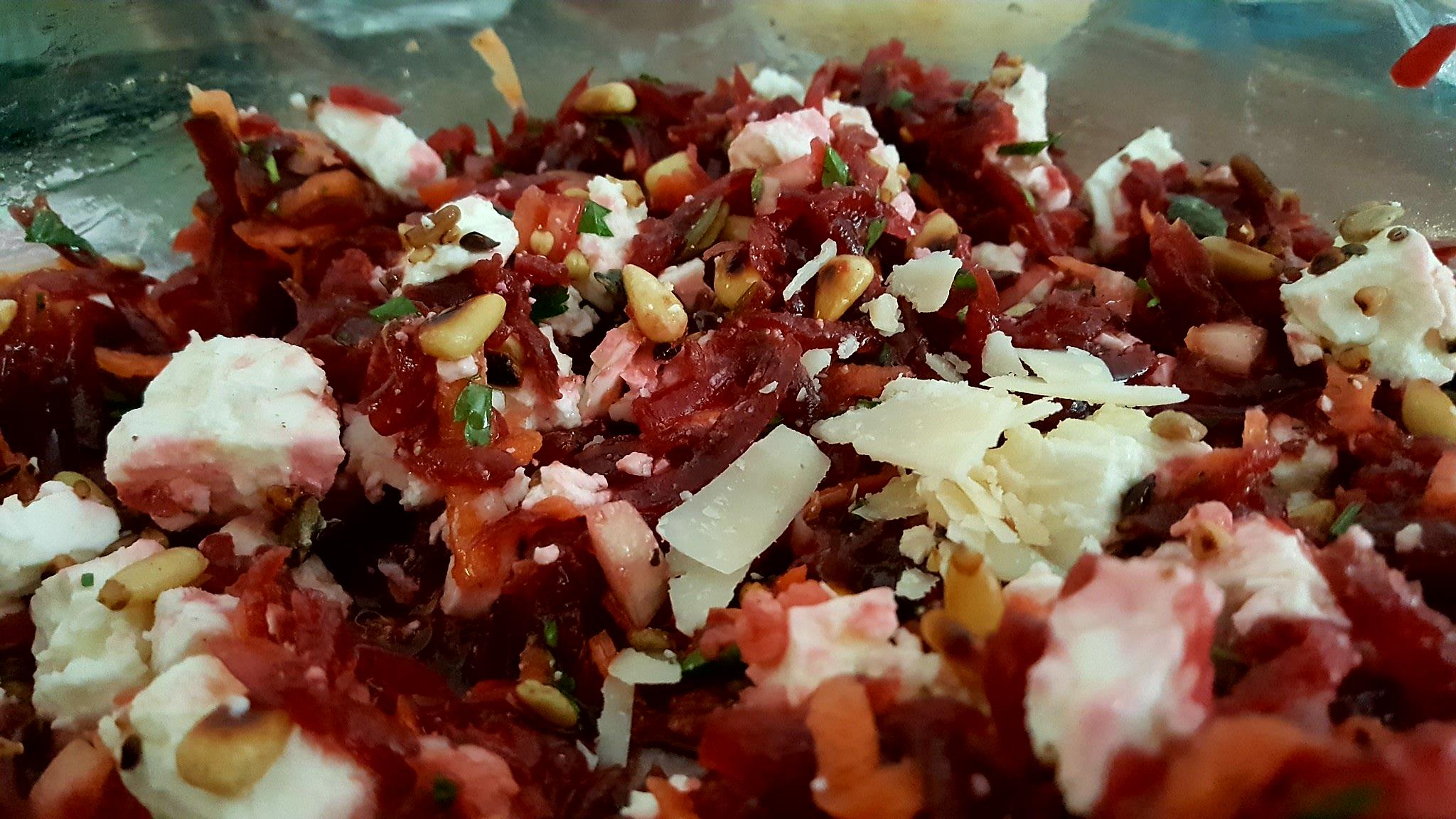 Bilder für Rote Beete Möhren Feta Salat - Rezept