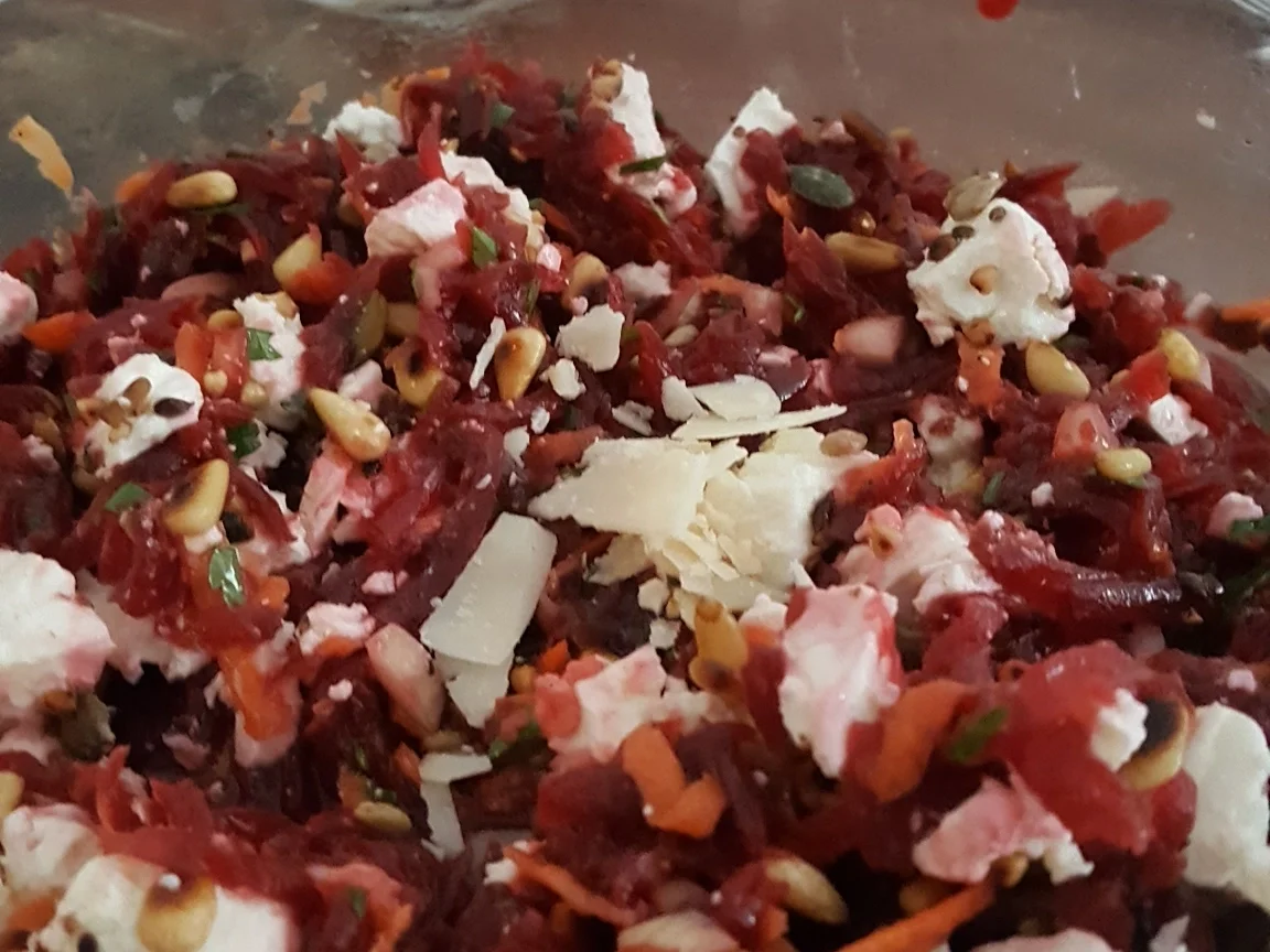 Rote Beete Möhren Feta Salat - Rezept - Bild Nr. 2