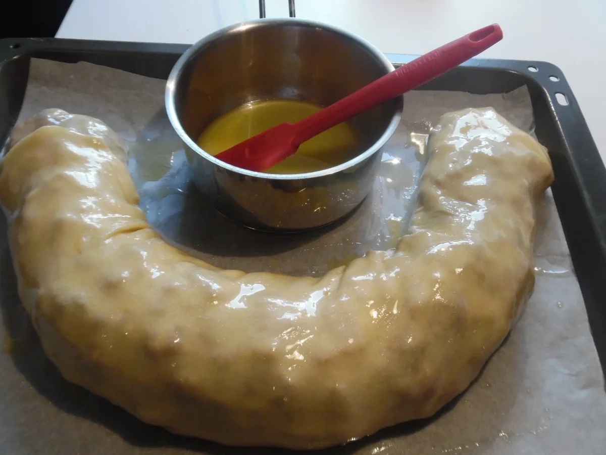 Südtiroler Apfelstrudel mit Vanillesoße - Rezept - Bild Nr. 4