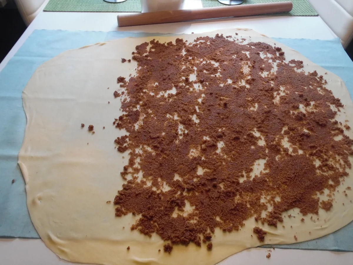 Südtiroler Apfelstrudel mit Vanillesoße - Rezept - Bild Nr. 9