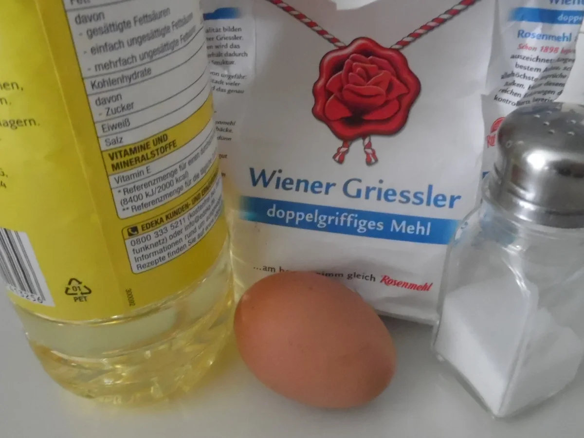 Südtiroler Apfelstrudel mit Vanillesoße - Rezept - Bild Nr. 15