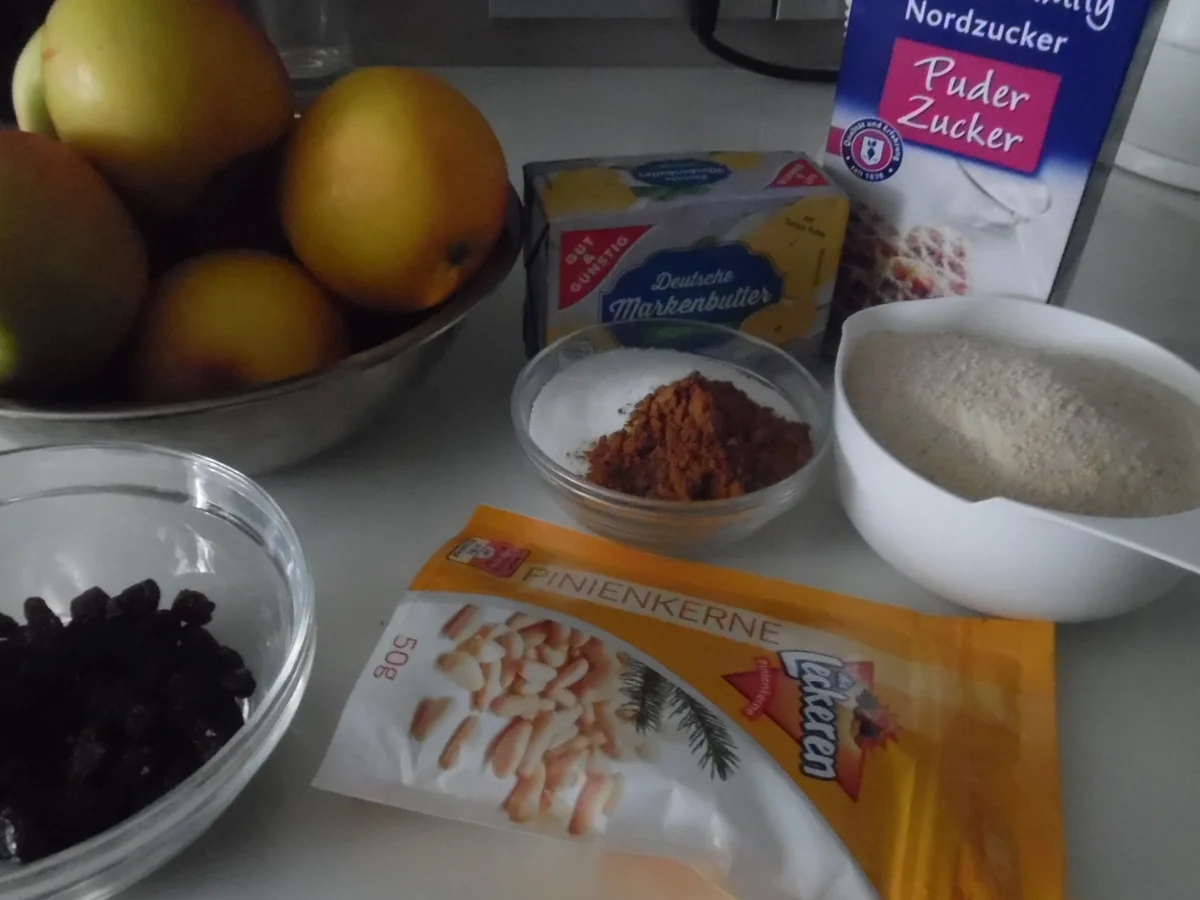 Südtiroler Apfelstrudel mit Vanillesoße - Rezept - Bild Nr. 17