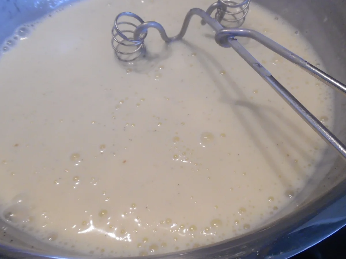 Südtiroler Apfelstrudel mit Vanillesoße - Rezept - Bild Nr. 20