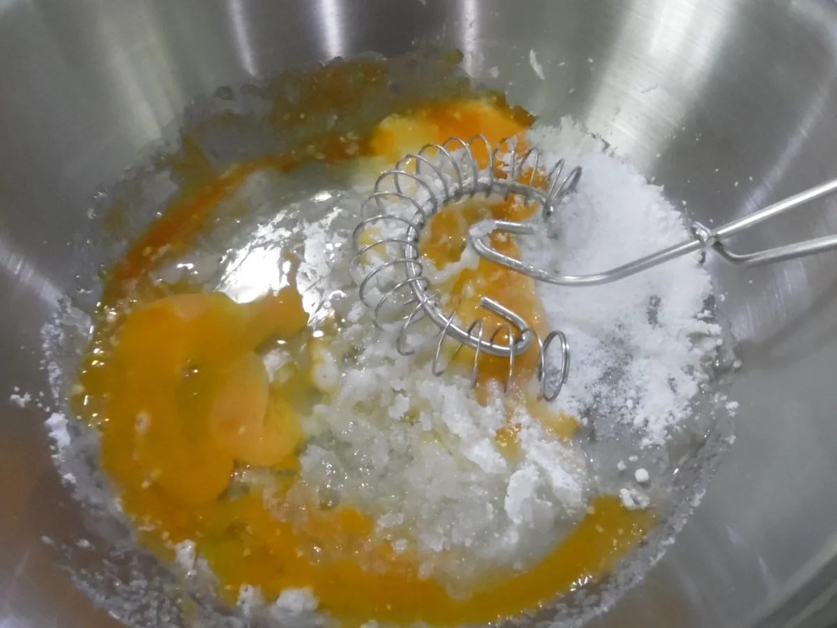 Südtiroler Apfelstrudel mit Vanillesoße - Rezept - Bild Nr. 23