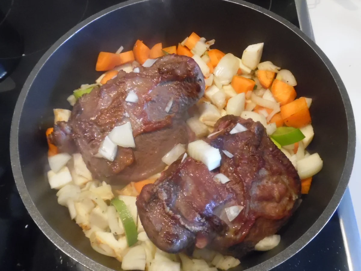 Rezept: Ochsenbäckchen mit Rotweinsoße Bild Nr. 6 Ochsenbäckchen mit Rotweinsoße - Rezept - Bild Nr. 6