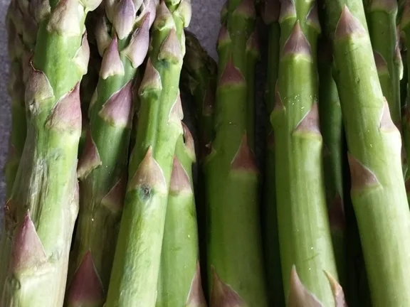 Spargelcremesuppe vom grünen Spargel und Eierlikör - Rezept