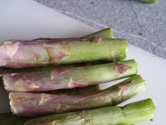 Spargelcremesuppe vom grünen Spargel und Eierlikör - Rezept - Bild Nr. 3