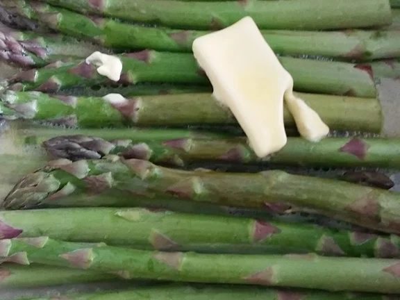 Schweinefilet mit Bärlauch Emulsion grünem Spargel à la Biggi - Rezept - Bild Nr. 2