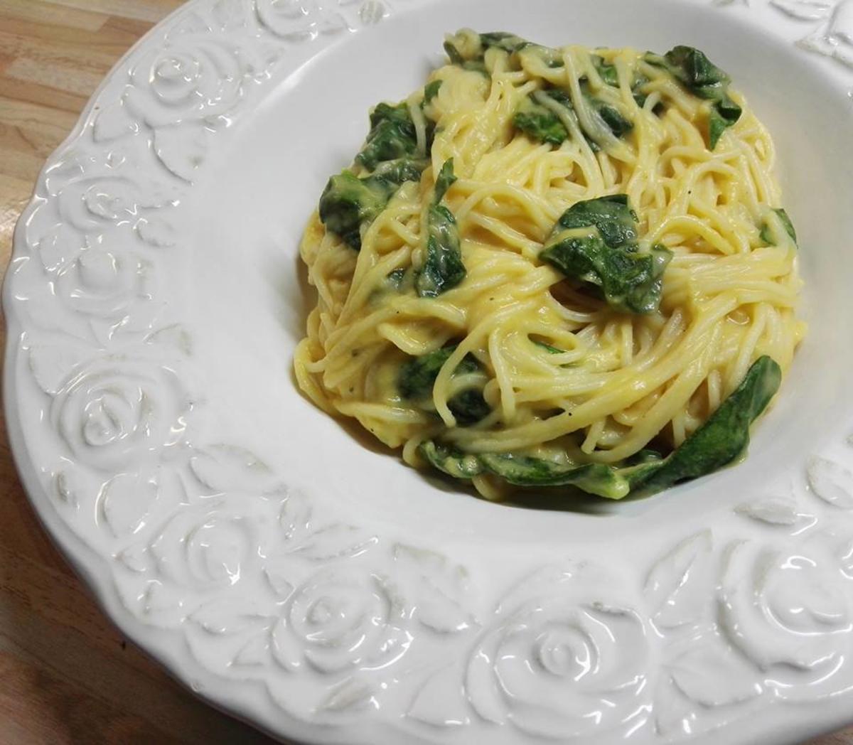 Pasta mit Blumenkohl&amp;quot;käse&amp;quot;sauce - Rezept - kochbar.de