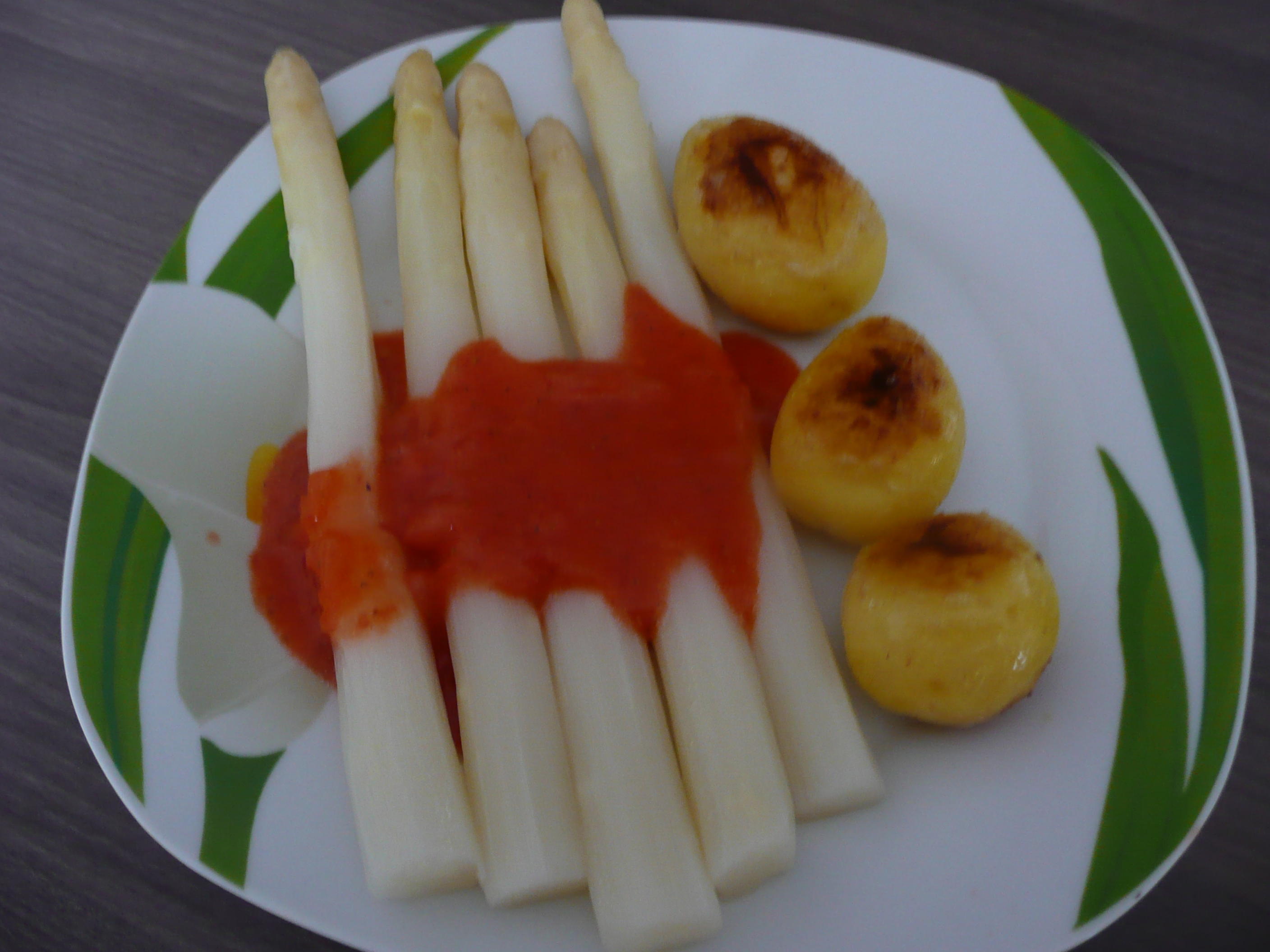 Bilder für Spargel weiß mit Erdbeer - Vinaigrette an Bratkartöffelchen. - Rezept