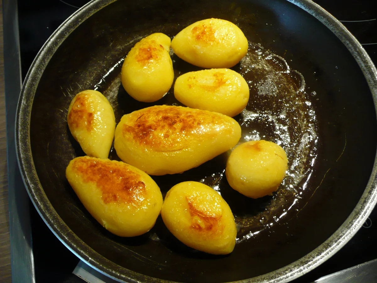 Spargel weiß mit Erdbeer - Vinaigrette an Bratkartöffelchen. - Rezept - Bild Nr. 4