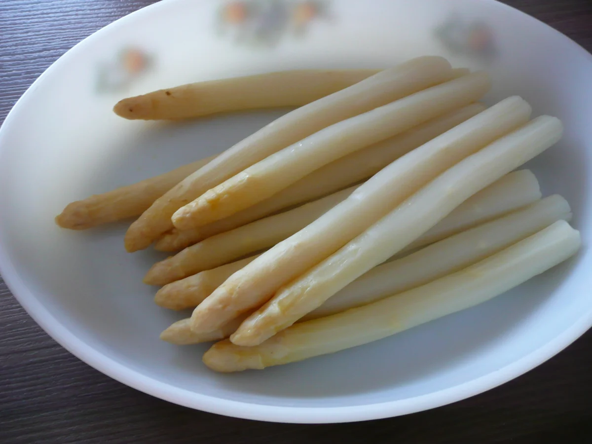 Spargel weiß mit Erdbeer - Vinaigrette an Bratkartöffelchen. - Rezept - Bild Nr. 5