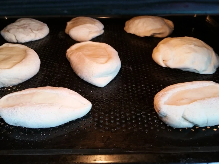 Rezept: Klumpenbrot oder auch anders genannt "Burger Brötchen" Bild Nr. 3 Klumpenbrot oder auch anders genannt "Burger Brötchen" - Rezept - Bild Nr. 3