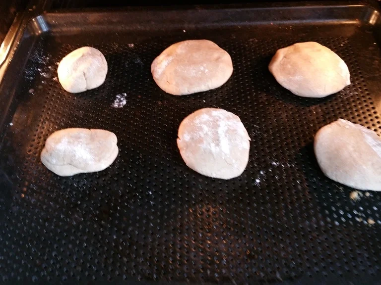Rezept: Klumpenbrot oder auch anders genannt "Burger Brötchen" Bild Nr. 7 Klumpenbrot oder auch anders genannt "Burger Brötchen" - Rezept - Bild Nr. 7
