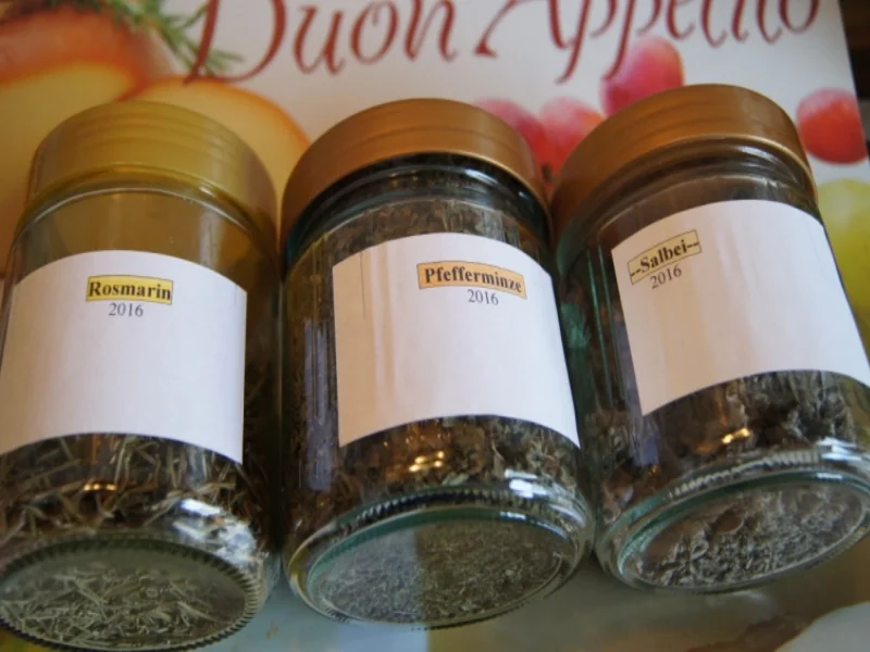 Rezept: 3 Kräuter-Gewürze aus eigenem Garten 3 Kräuter-Gewürze aus eigenem Garten - Rezept