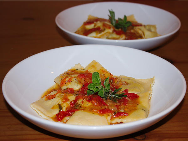 Dinkel-Ravioli mit Spinat-Ricottafüllung - Rezept - kochbar.de