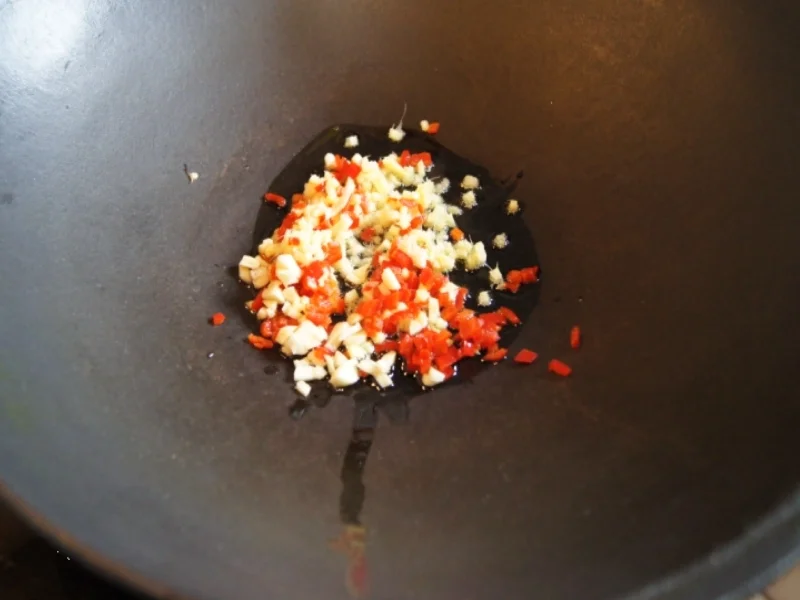 Gemüsewok mit Garnelenschwänzen und Mie-Nudeln - Rezept - Bild Nr. 6