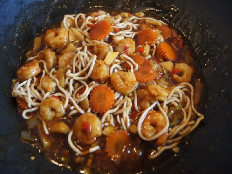 Gemüsewok mit Garnelenschwänzen und Mie-Nudeln - Rezept - Bild Nr. 15