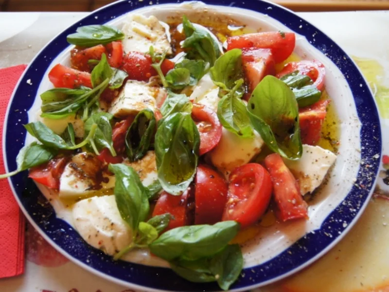 Rezept: Tomaten mit Basilikum, Mozzarella und Snagnette Bild Nr. 9 Tomaten mit Basilikum, Mozzarella und Snagnette - Rezept - Bild Nr. 9