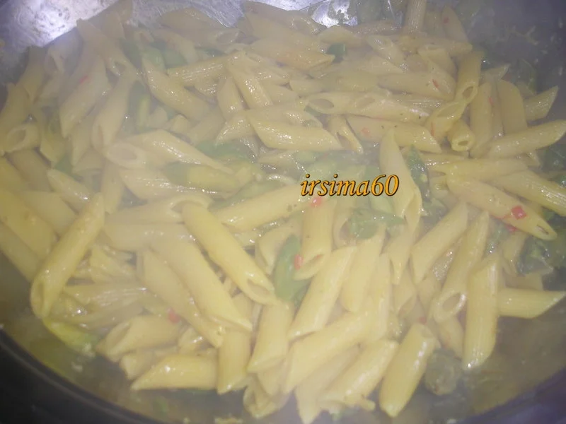 Rezept: Penne mit grünem Spargel und Safran Bild Nr. 5 Penne mit grünem Spargel und Safran - Rezept - Bild Nr. 5