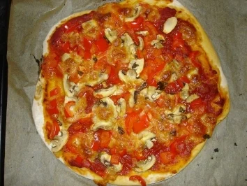 Rezept: Pizza mit Paprika und Champignons Pizza mit Paprika und Champignons - Rezept