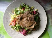 Lammkeulenscheibe auf Salat-Mix - Rezept