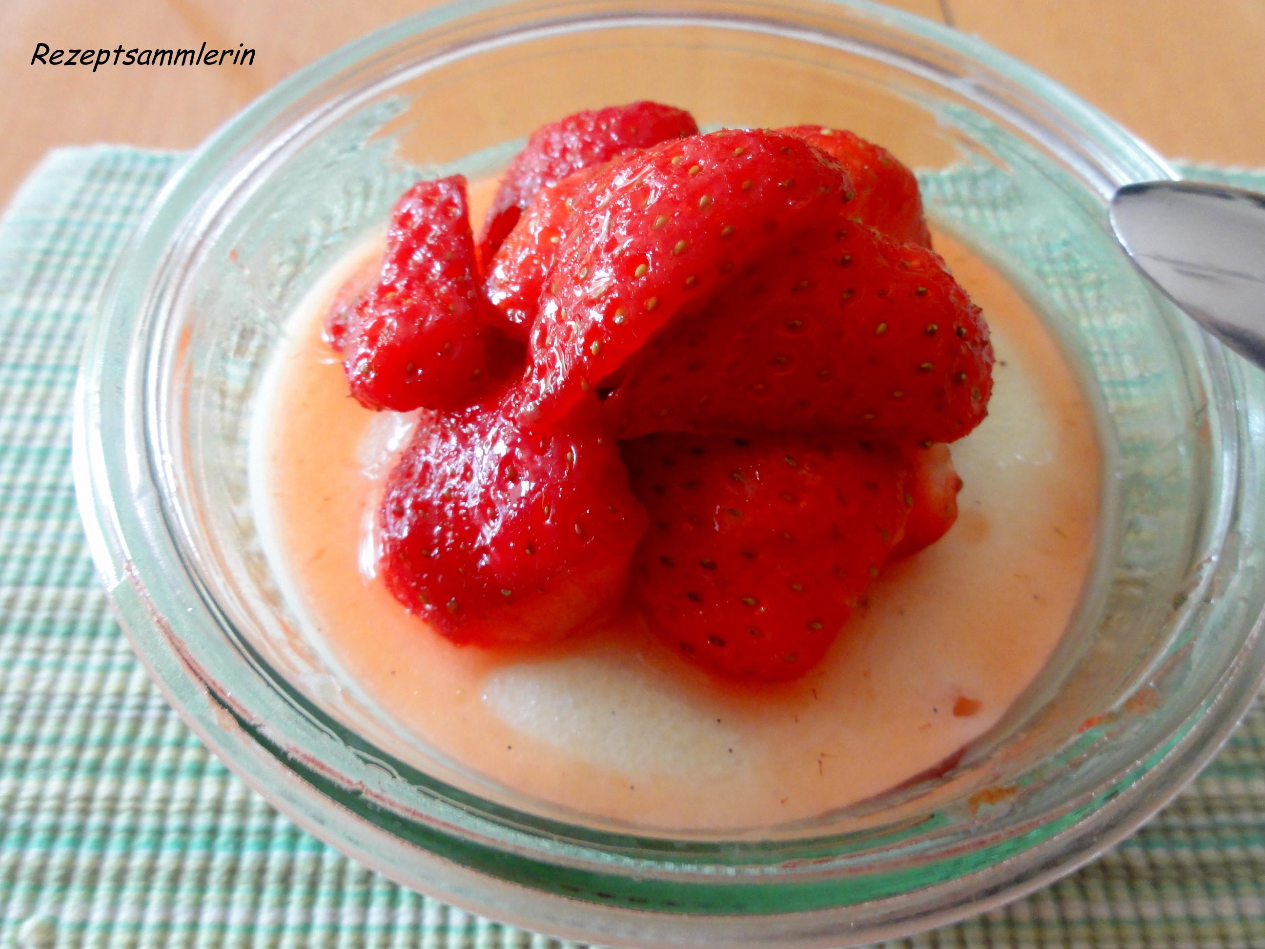 Bilder für Dessert: VANILLE - SAHNE - GRIESS (mit frischen Erdbeeren) - Rezept