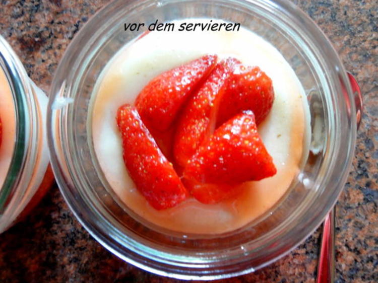 Dessert: VANILLE - SAHNE - GRIESS (mit frischen Erdbeeren) - Rezept ...