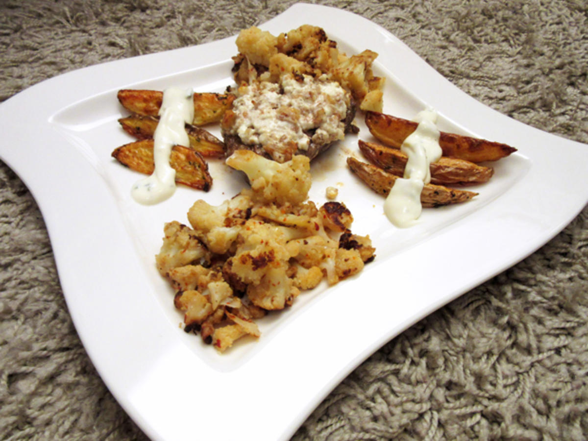 Bilder für Steak mit Feta-Walnuss-Kruste zu geröstetem Blumenkohl - Rezept