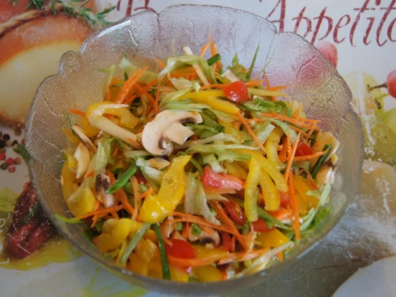 Rezept: Bunter Rohkostsalat Bunter Rohkostsalat - Rezept
