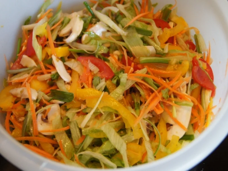 Rezept: Bunter Rohkostsalat Bild Nr. 9 Bunter Rohkostsalat - Rezept - Bild Nr. 9