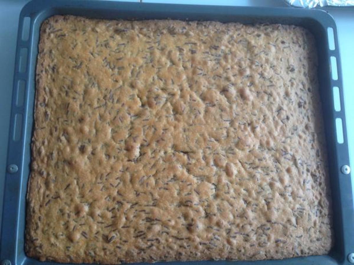 Heller Kuchen mit Schokostreusel vom Blech - einfach - 469 kcal/100g