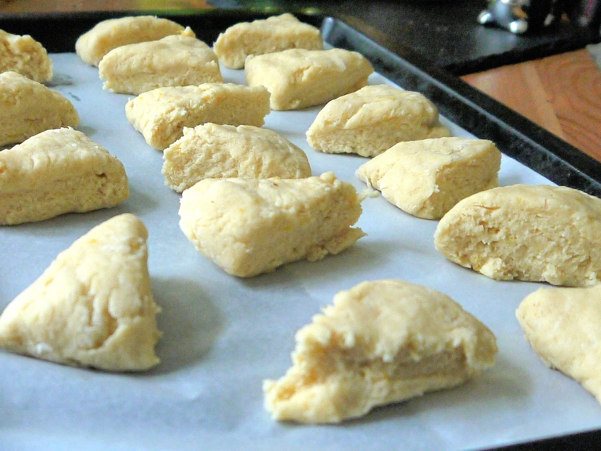 Rezept: Zitronen-Scones Bild Nr. 9 Zitronen-Scones - Rezept - Bild Nr. 9