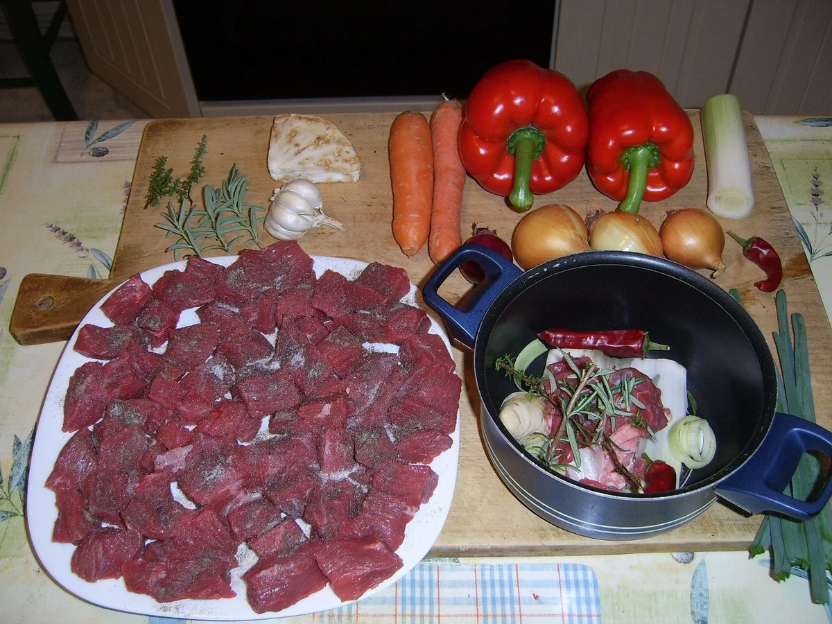 Rezept: Kümmelgulasch nach Wildart Bild Nr. 2 Kümmelgulasch nach Wildart - Rezept - Bild Nr. 2