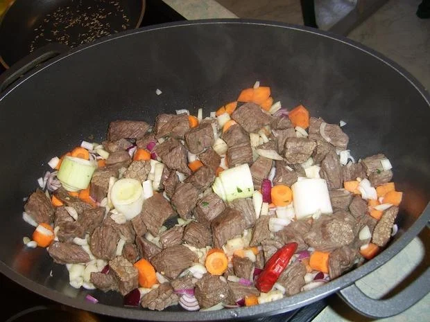 Rezept: Kümmelgulasch nach Wildart Bild Nr. 7 Kümmelgulasch nach Wildart - Rezept - Bild Nr. 7