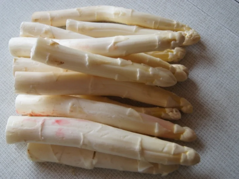 Spargel mit Kabeljaufilet und Frühkartoffeln - Rezept - Bild Nr. 2